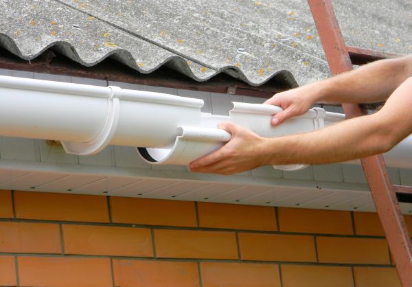 Gutter Hanging in Huntsville
